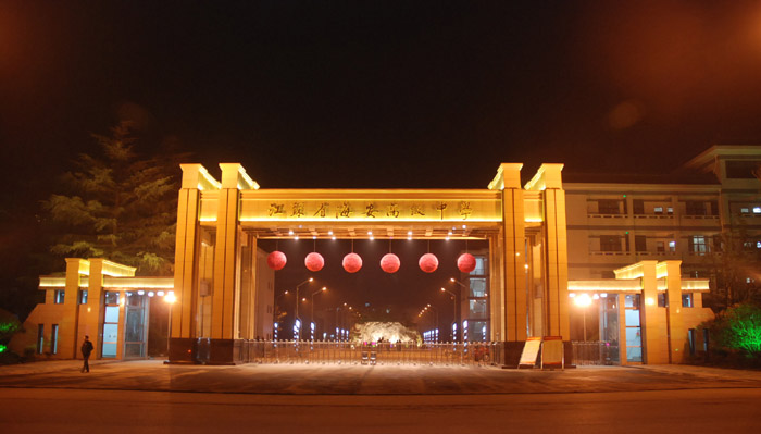 海中校园美丽夜景